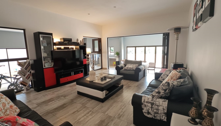 6 Bedroom Property for Sale in Cashan North West